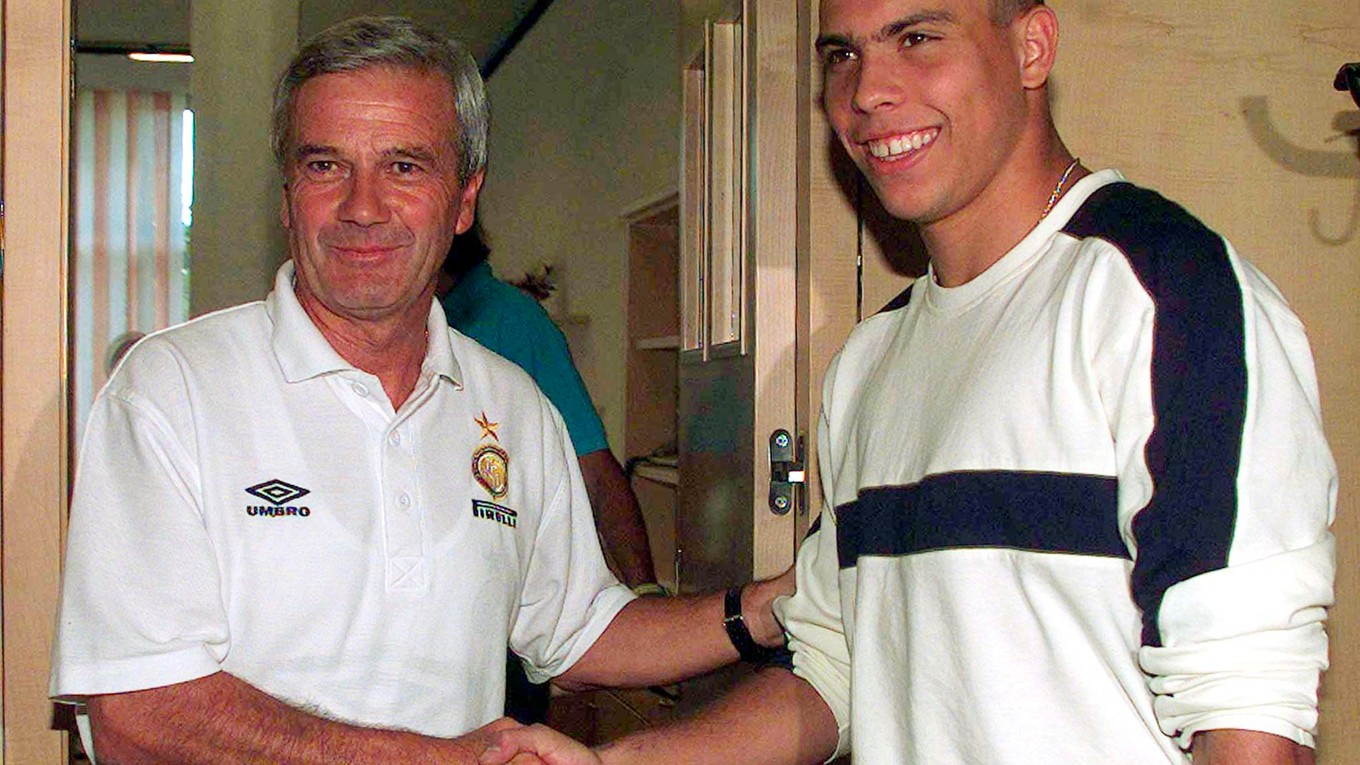 Tréner Luigi Simoni a Ronaldo v roku 1997 po príchode Brazílčana do Interu Miláno.