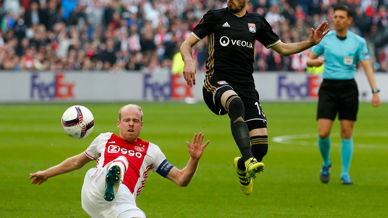 Christophe Jallet (vpravo) v drese Olympique Lyon.