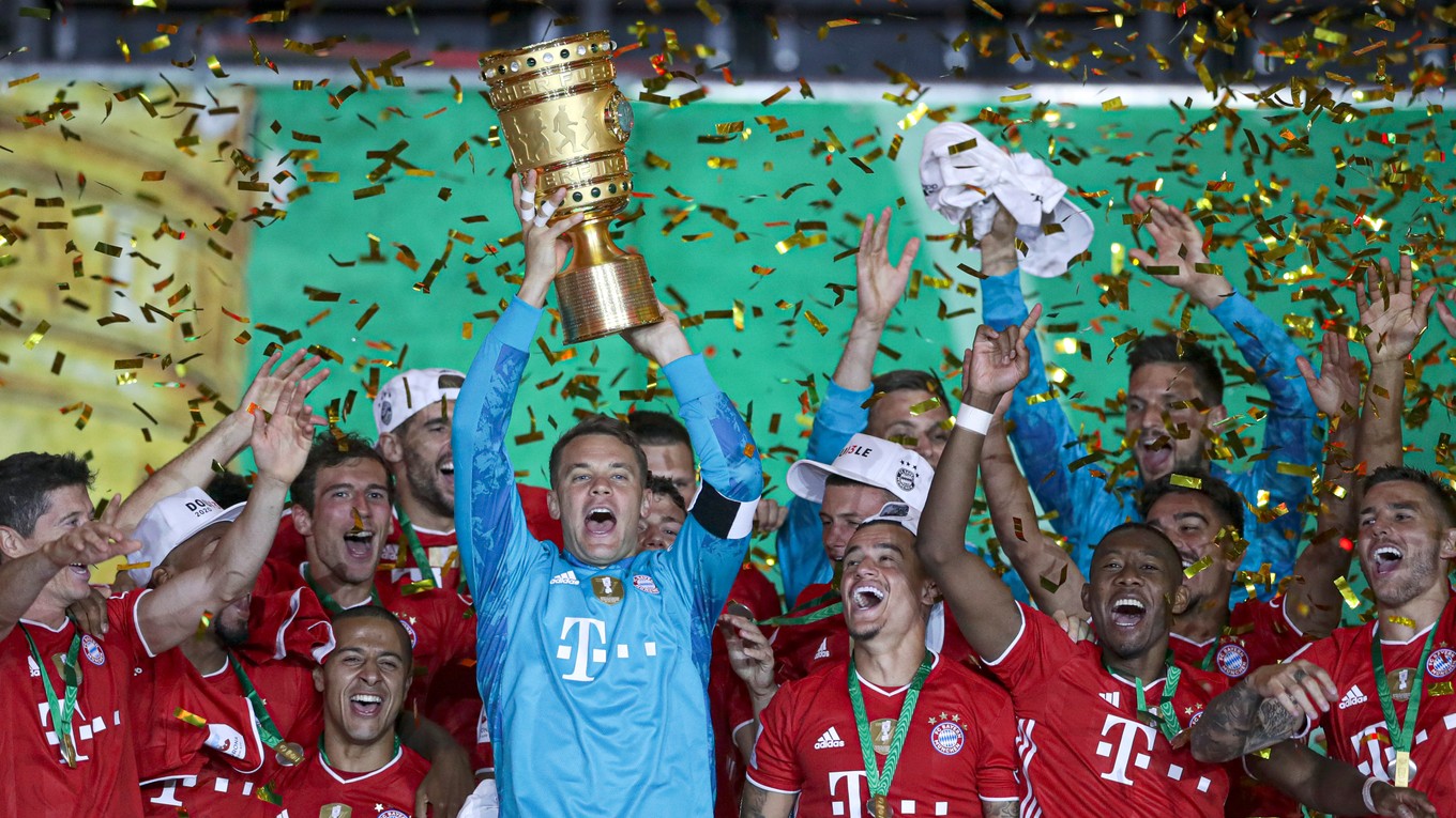 Futbalisti Bayernu Mníchov vyhrali jubilejný dvadsiaty Nemecký pohár.