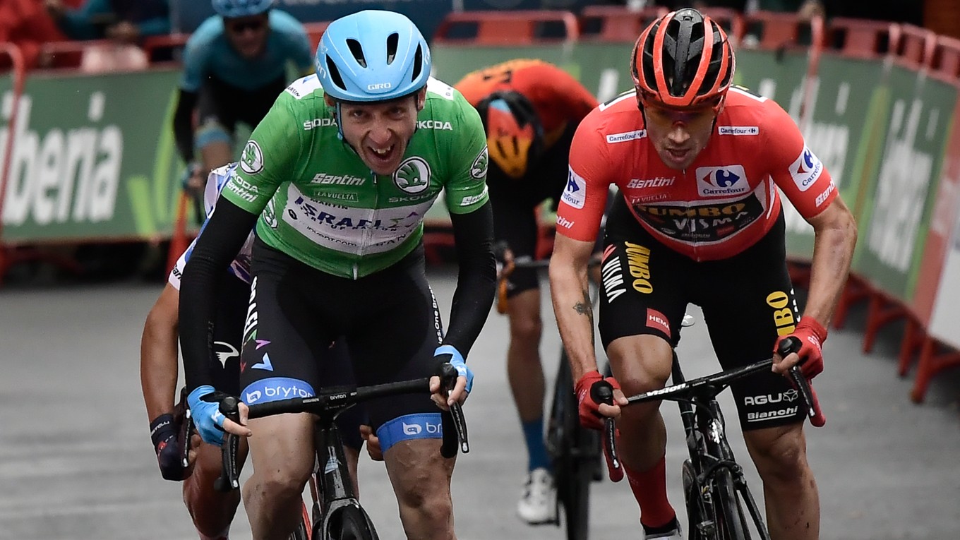 Dan Martin (vľavo) a Primož Roglič v závere 3. etapy na Vuelta 2020.
