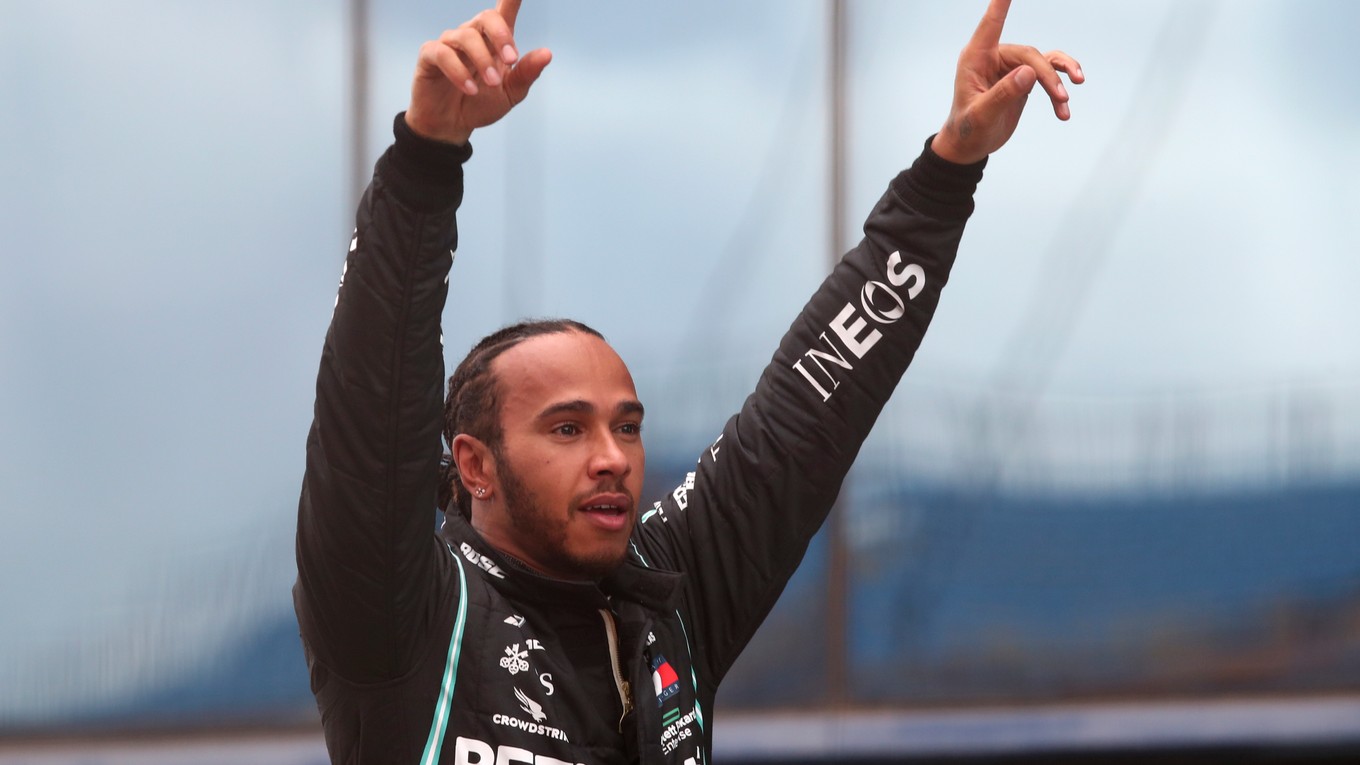 Lewis Hamilton vyhral VC Turecka 2020 a získal rekordný siedmy titul.