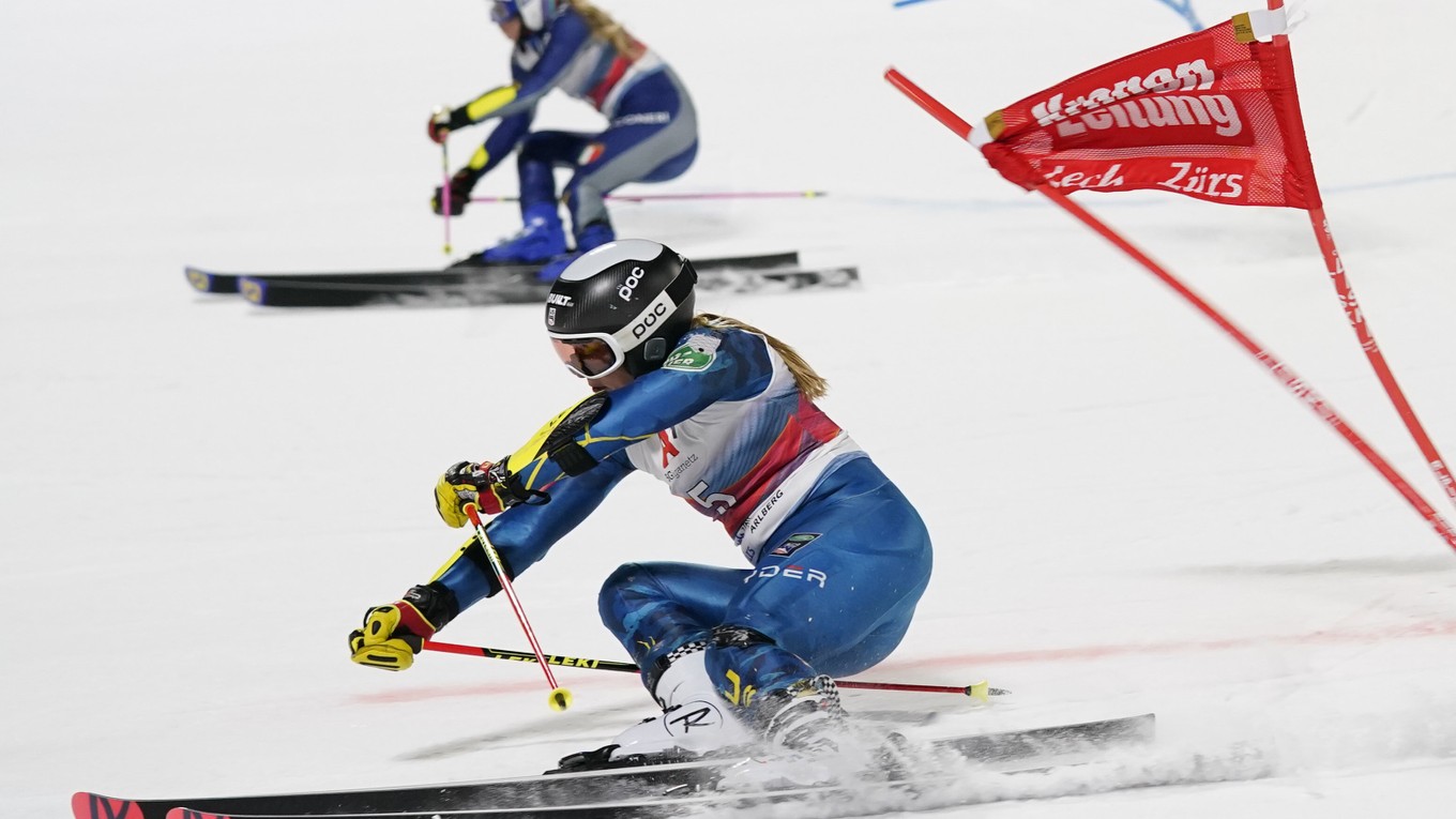 Paula Moltzanová (v popredí) bola senzáciou paralelného obrovského slalomu v Lechu.