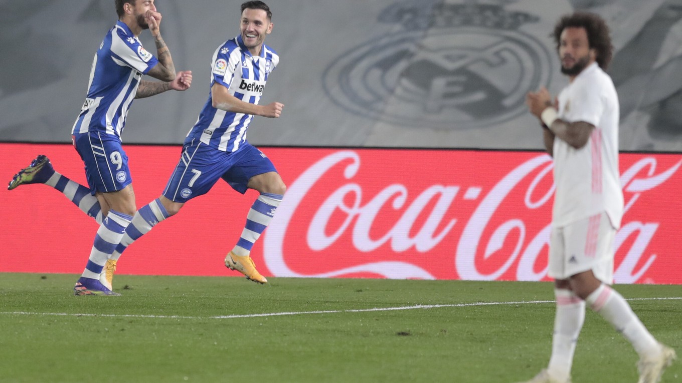 Joselu (Alaves) po góle do siete Realu Madrid.