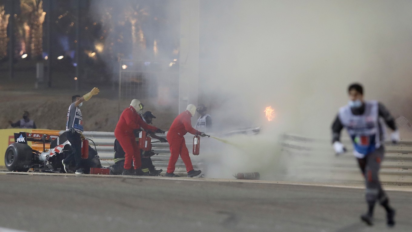 Romain Grosjean havaroval na Veľkej ceny Bahrajnu.