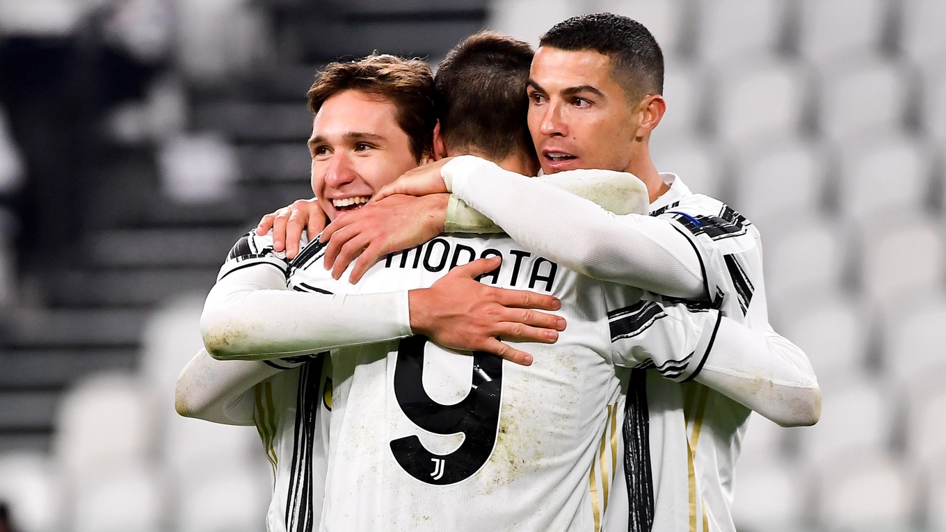 Juventus Turín po strelení gólu oslavuje.