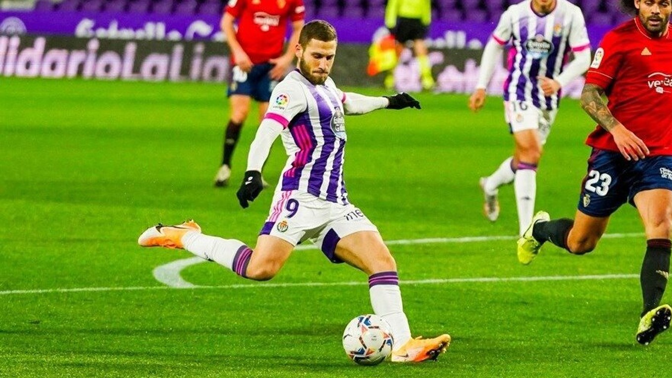 Weissman strieľa gól v drese Real Valladolid.