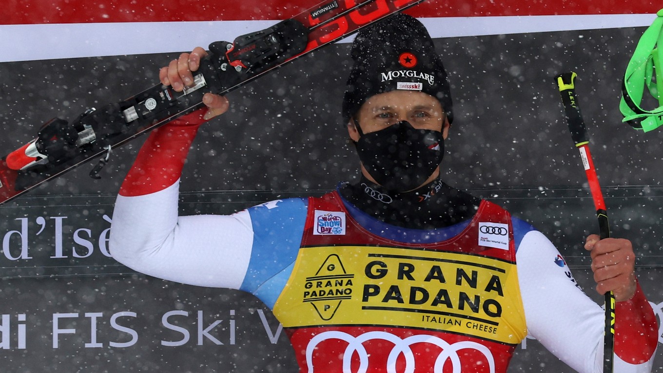 Švajčiarsky lyžiar Mauro Caviezel sa teší z víťazstva. 
