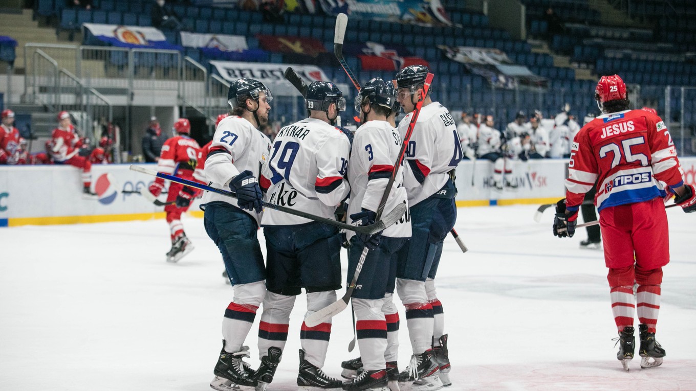 Radosť hráčov HC Slovan Bratislava.