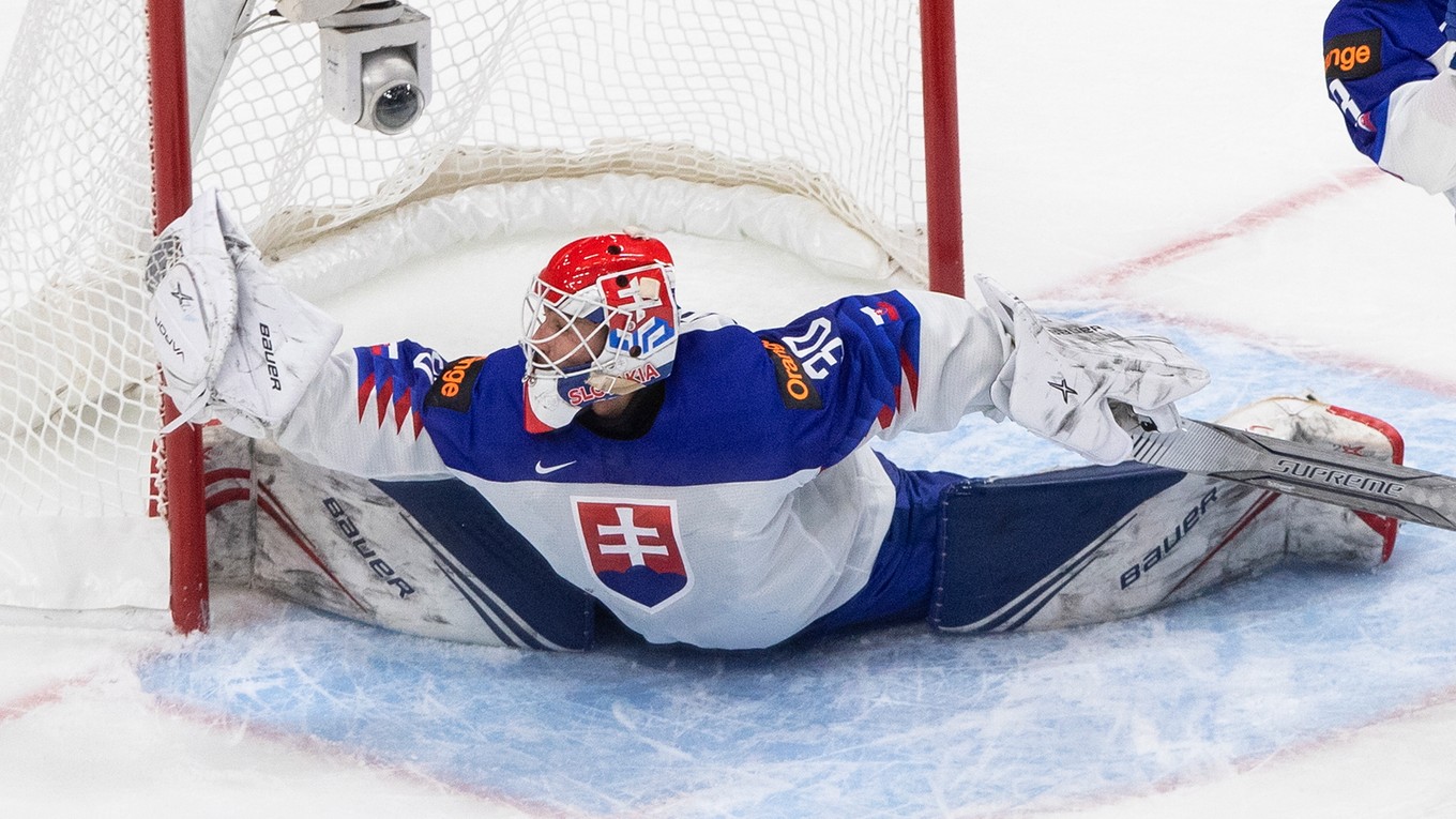 Šimon Latkóczy v zápase Slovensko - Švajčiarsko na MS v hokeji do 20 rokov 2021.