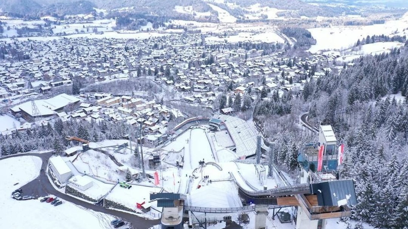 Oberstdorf, skoky na lyžiach.