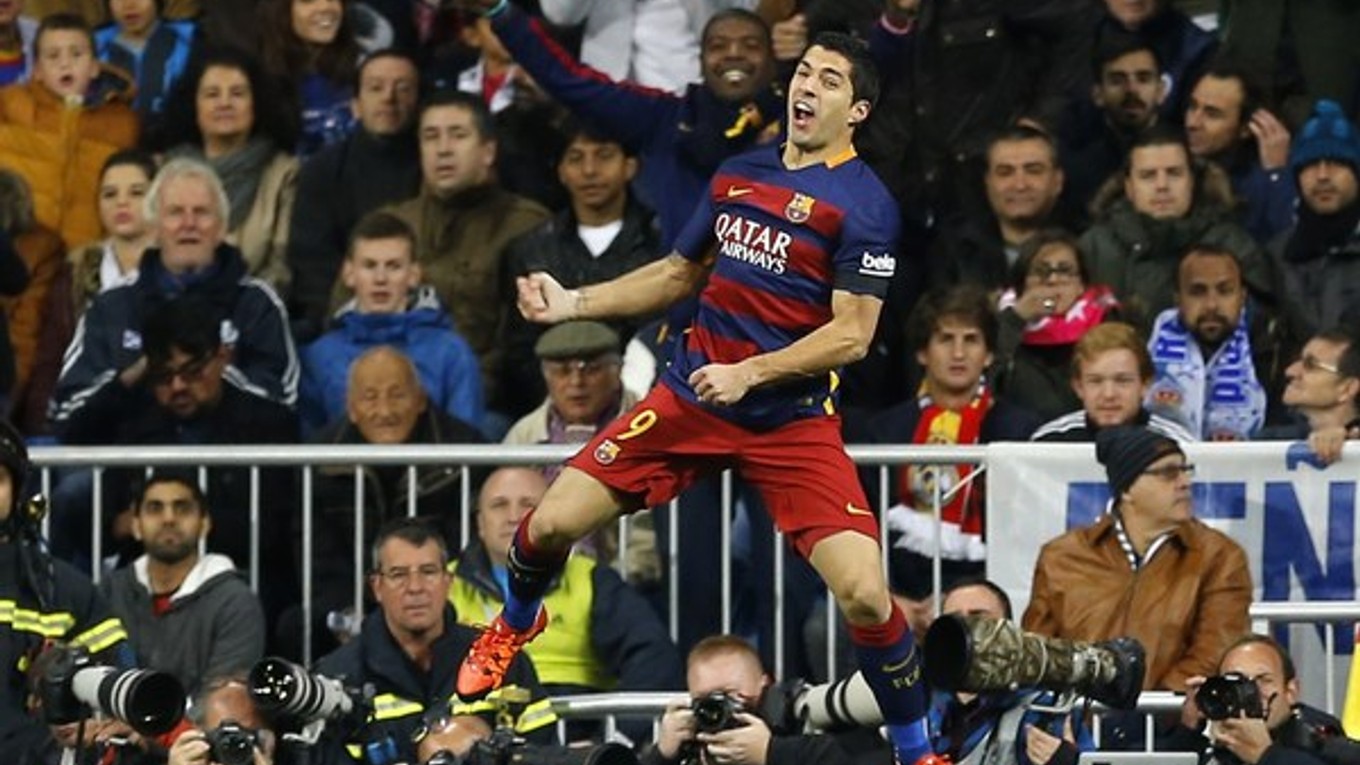 Luis Suárez strelil v sobotňajšom El Clásicu dva góly Barcelony.