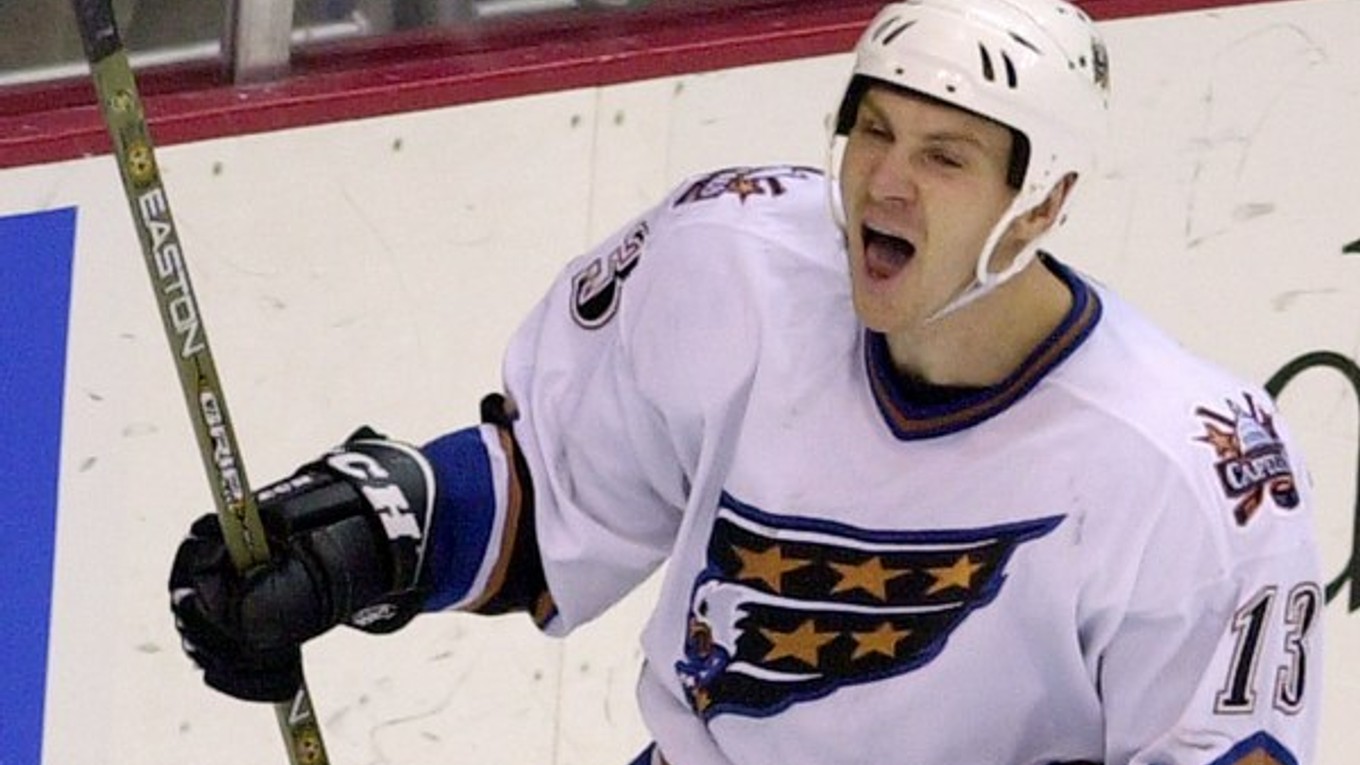 Ako hráč pôsobil Nikolišin aj v NHL. Vo Washingtone Capitals hrával spoločne s Petrom Bondrom.