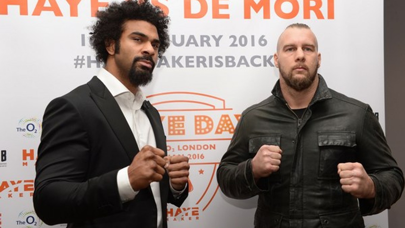 David Haye (vľavo) pózuje spolu so svojim budúcim súperom Markom de Morim.