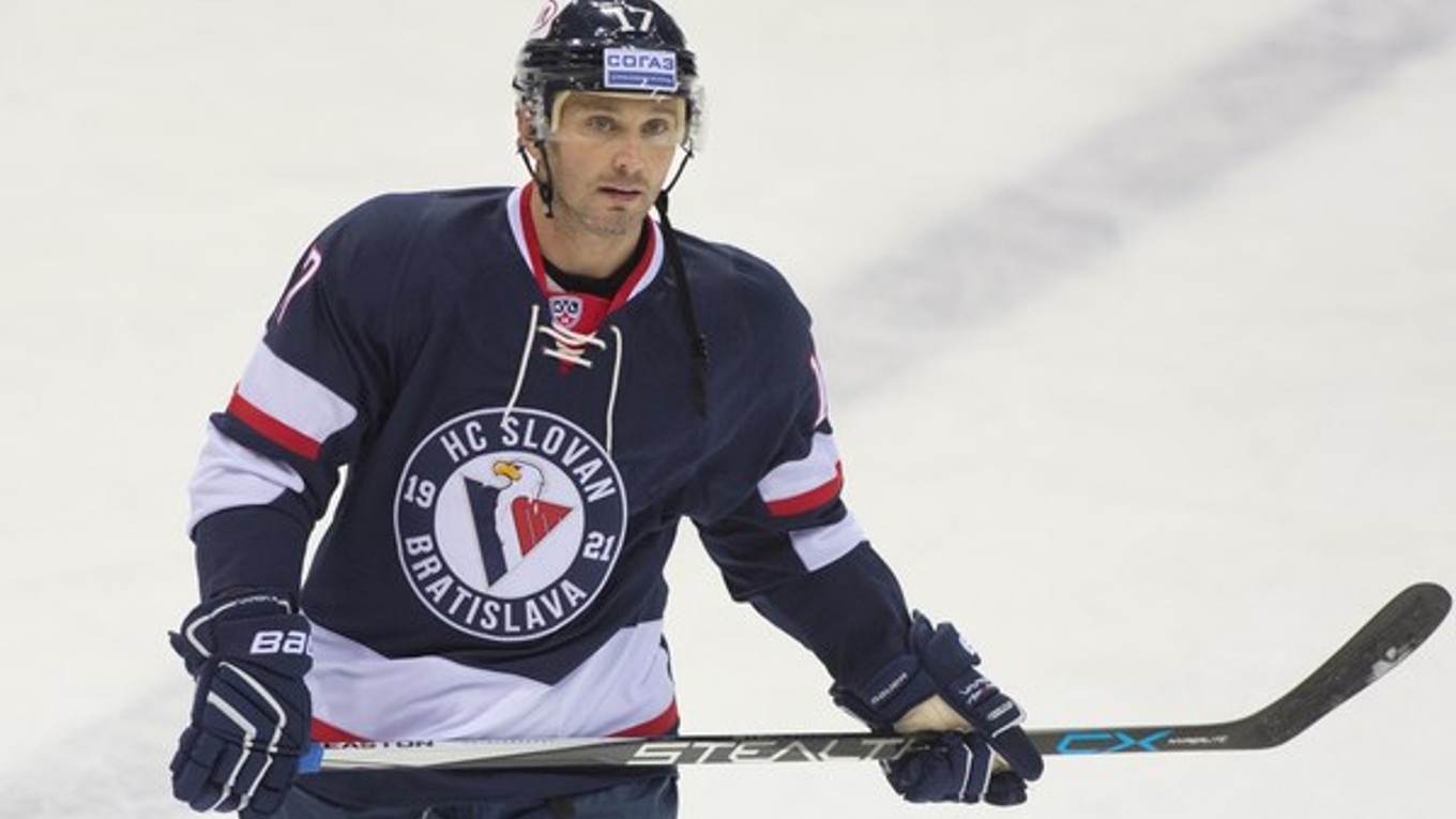 Ľubomír Višňovský sa opäť vracia do zostavy Slovana.