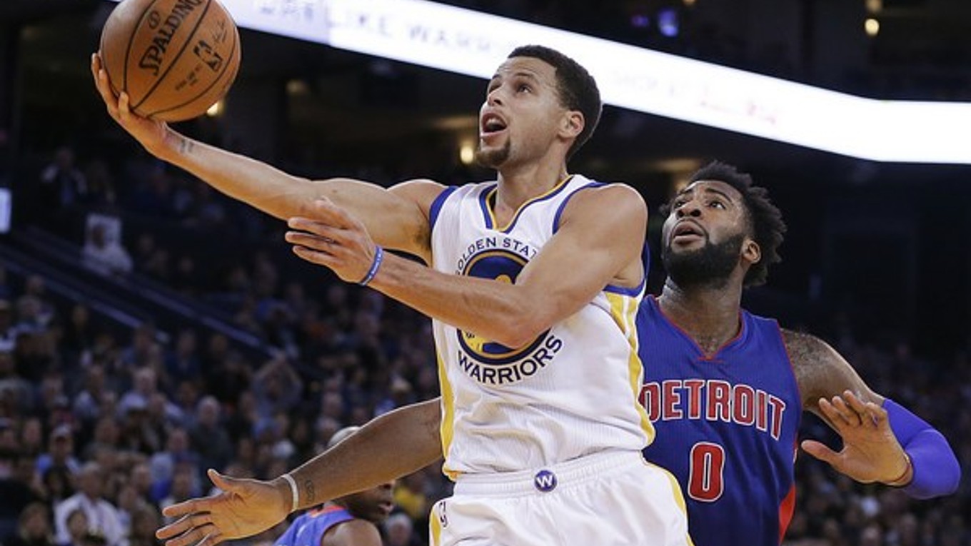 Stephen Curry (vľavo) sa domnieva, že on a Lionel Messi sú vo viacerých veciach podobní.