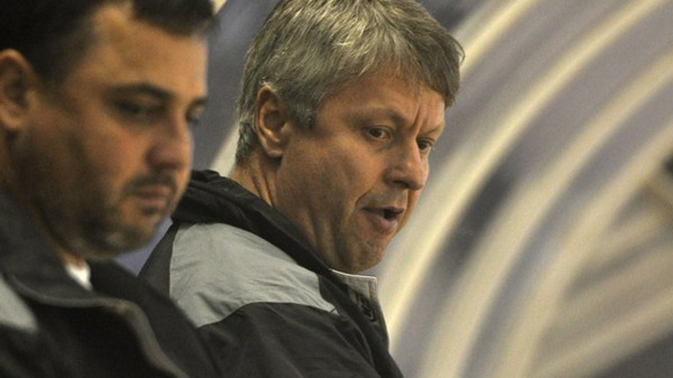 Gregor (vpravo) stále čaká na svoje peniaze od ruského klubu Admiral Vladivostok.