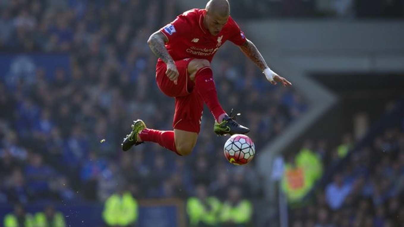 Škrtelov obetavý štýl hry plný sklzov znamená zvýšené riziko strelenia si vlastného gólu.