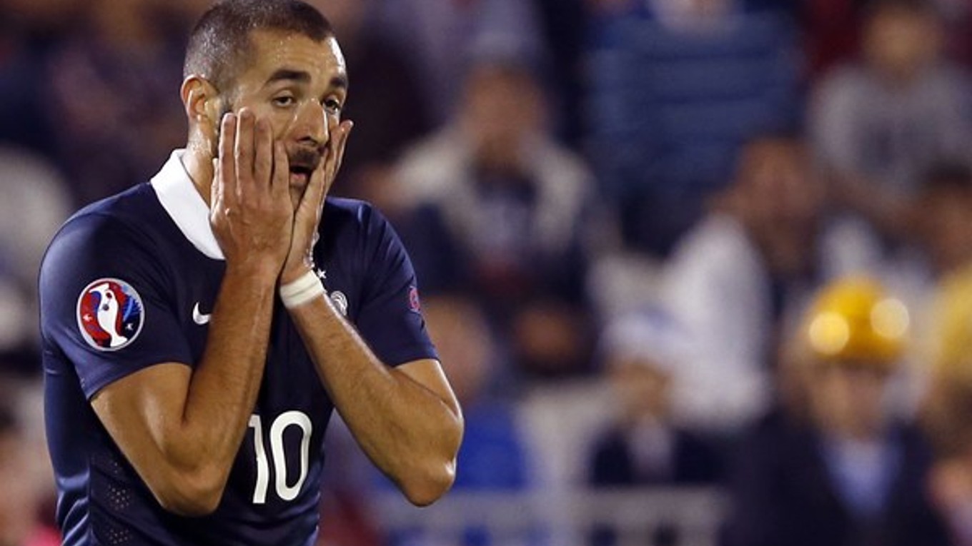 Karim Benzema si dres francúzskej reprezentácie v najbližšom období neoblečie.
