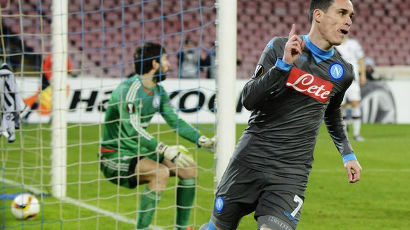 Jose Callejon sa teší z gólu do siete Legie Varšava.