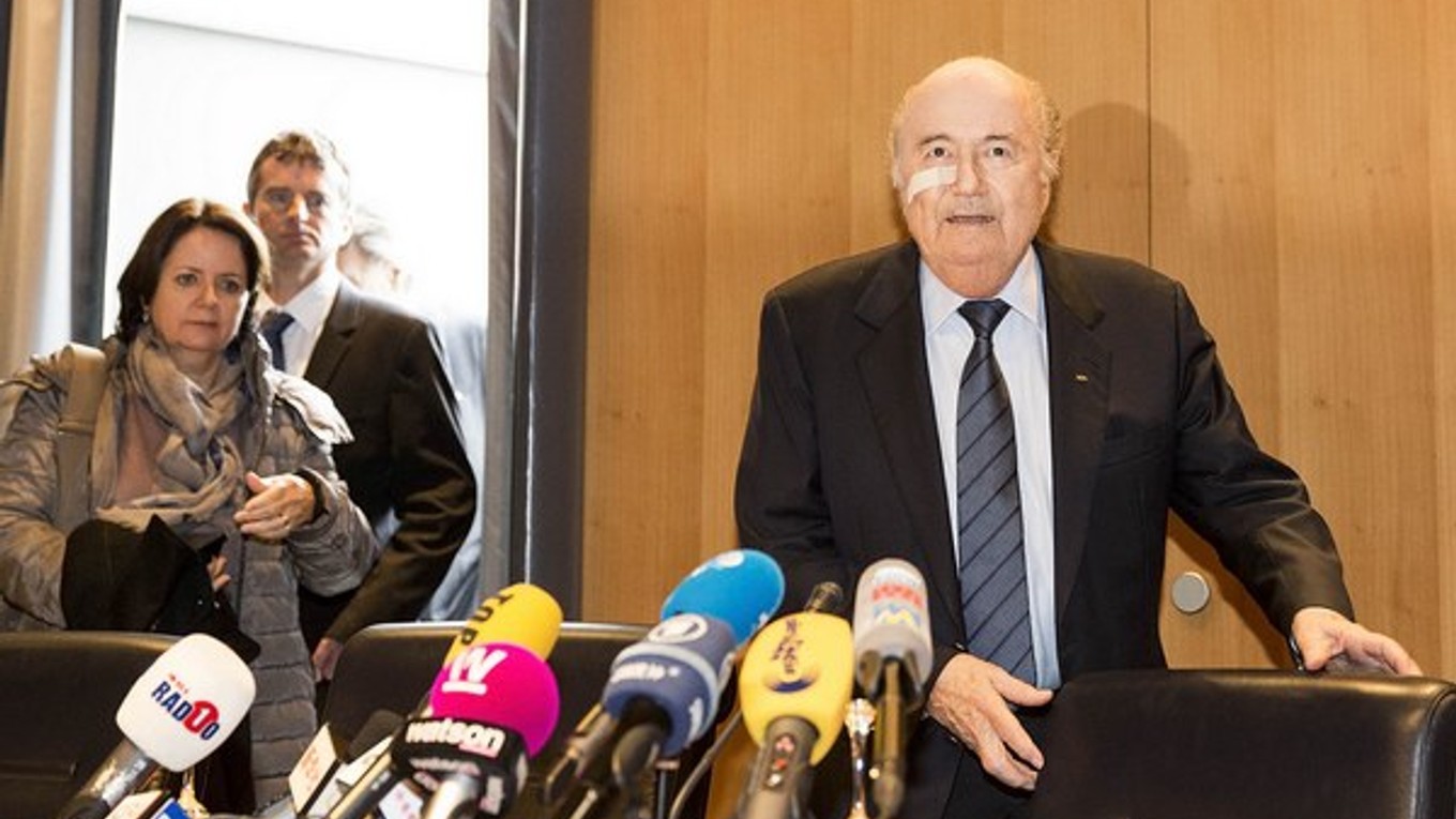 Sepp Blatter predstúpil pred novinárov.