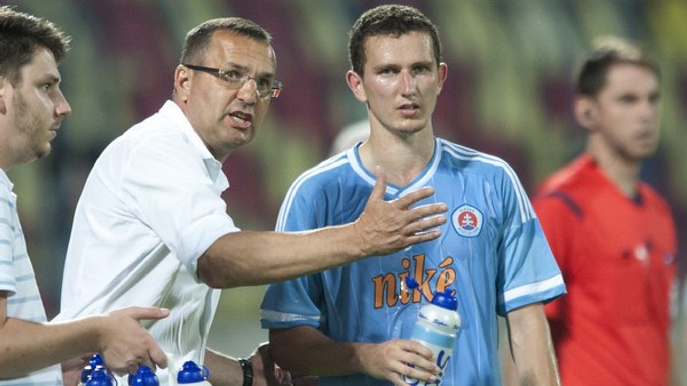 V polovici júla takto udeľoval tréner Dušan Tittel pokyny Samuelovi Štefánikovi. Aktuálne už ani jeden z nich v Slovane nepôsobí.