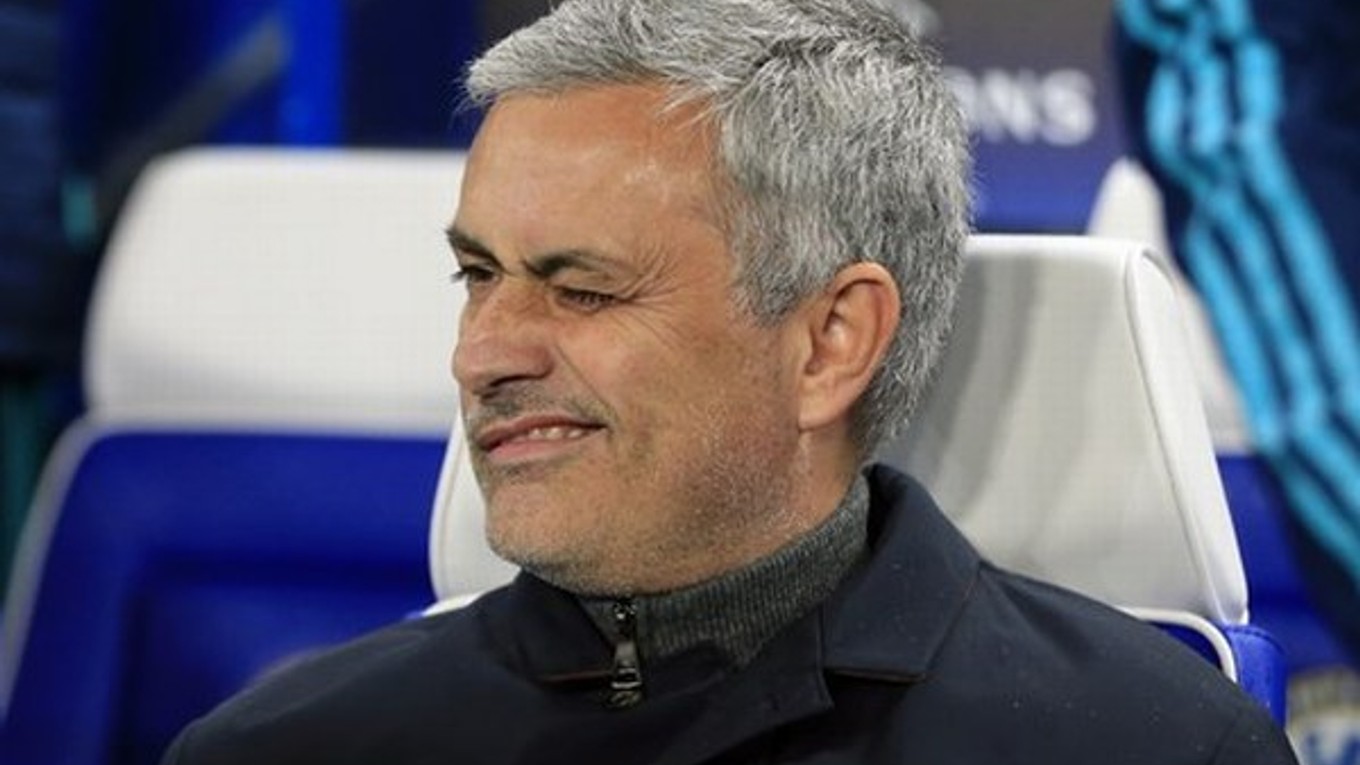 José Mourinho skončil minulý týždeň na lavičke FC Chelsea.