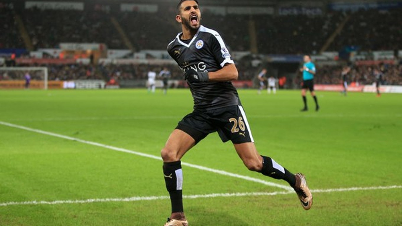 Riyad Mahrez podáva v drese Leicesteru City výborné výkony.