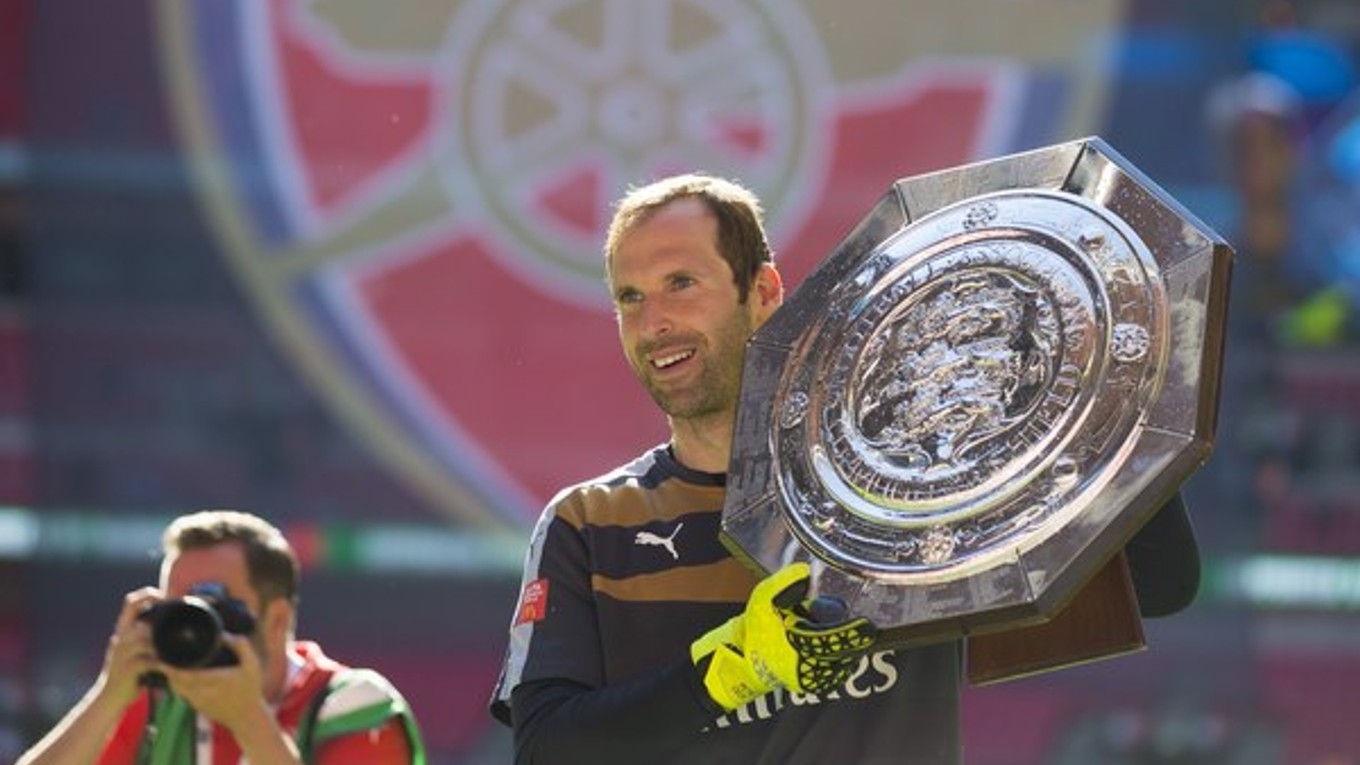 Jednu trofej už Čech s Arsenalom získal. Hneď na začiatku sezóny triumfoval na Wembley v zápase o anglický Superpohár.