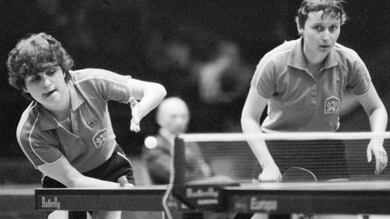 Renáta Kasalová (vľavo) s Mariou Hrachovou skončili vo štvorhe na OH v Soule 1988 na piatom mieste.