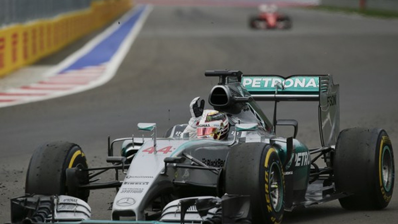 Lewis Hamilton potvrdil v Rusku dominanciu tímu Mercedes.