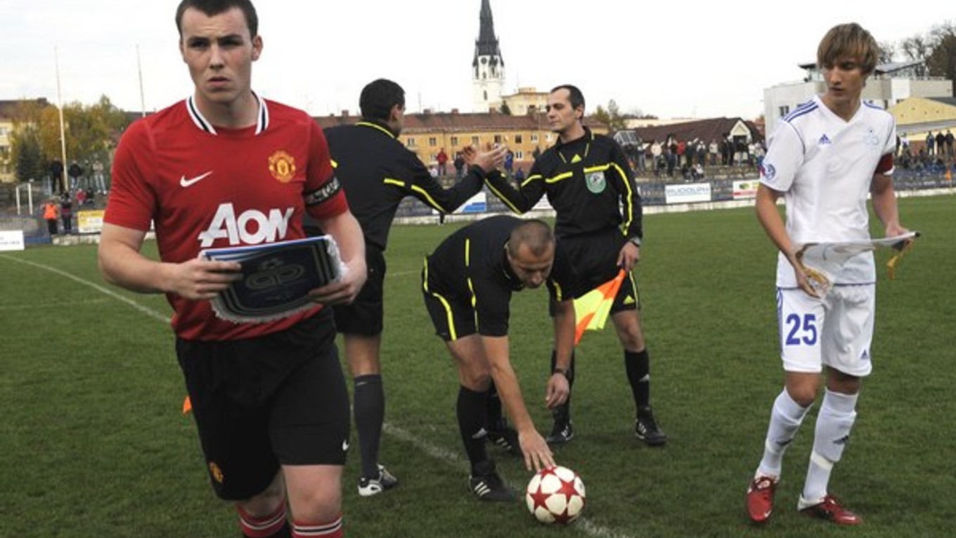 Mladíci z akadémie "červených diablov" chodia na Slovensko na herné sústredenie už niekoľko rokov. Na snímke z roku 2011 vtedajší kapitán United Luke McCullough.