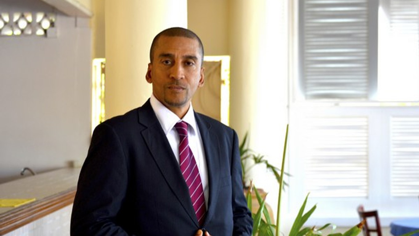 David Nakhid má záujem stať sa nástupcom Seppa Blattera.