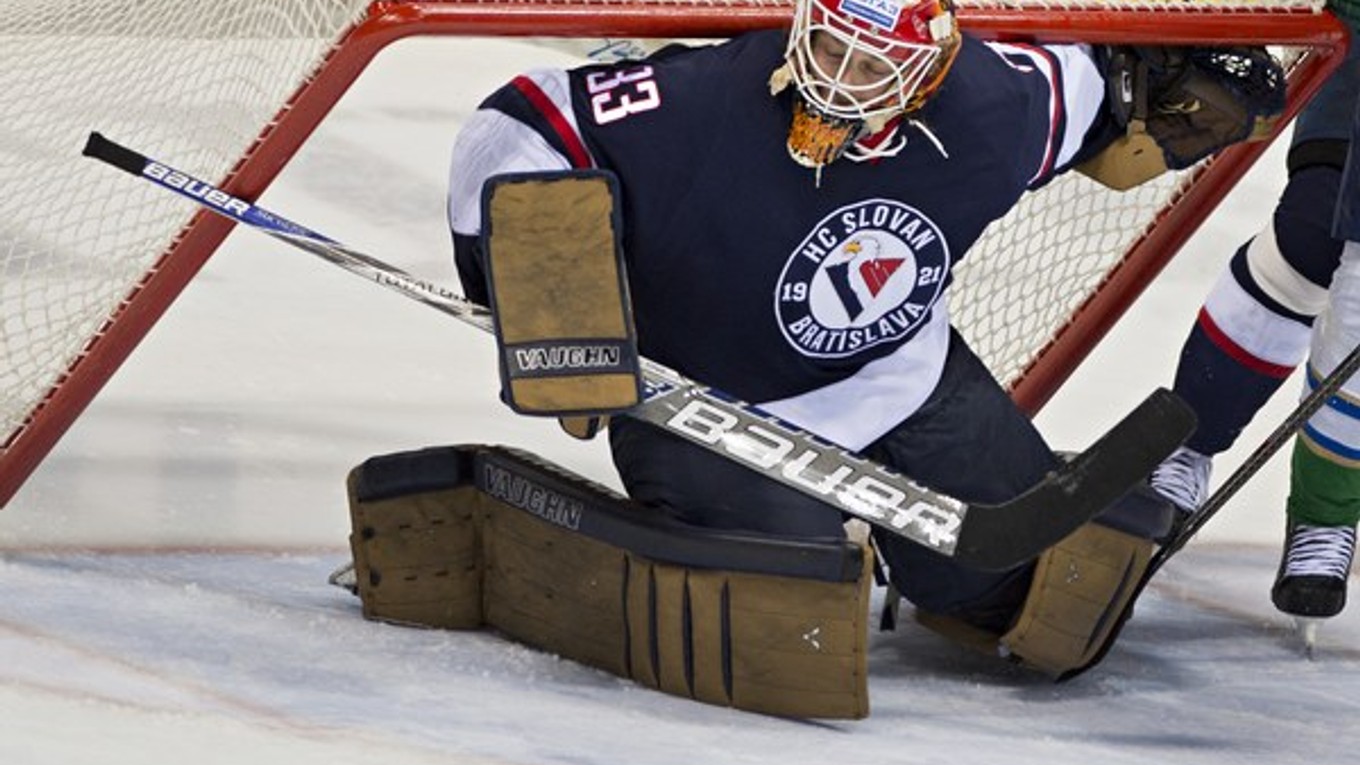 Brusta nevykoľají ani padajúca brána.