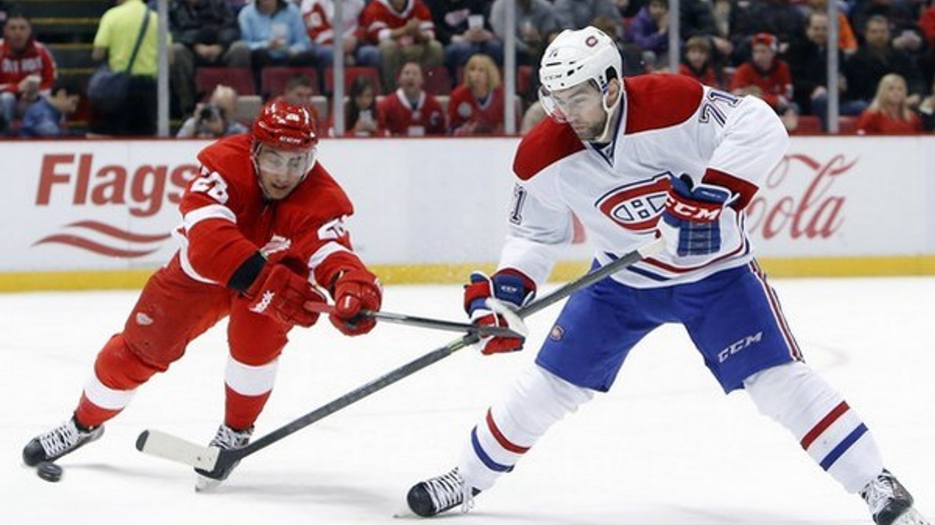 Kanaďan Louis Leblanc (vpravo) má skúsenosti aj z NHL.Čítajte viac: http://sport.sme.sk/c/8041465/do-slovana-mieri-byvaly-utocnik-montrealu-canadiens.html#ixzz3p62olxYf