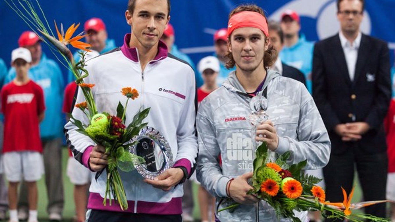 Pred dvoma rokmi triumfoval v Bratislave Lukáš Rosol (vľavo), keď zdolal nášho Lukáša Lacka. Český tenista bude najvyššie nasadeným hráčom na tohtoročnom turnaji.