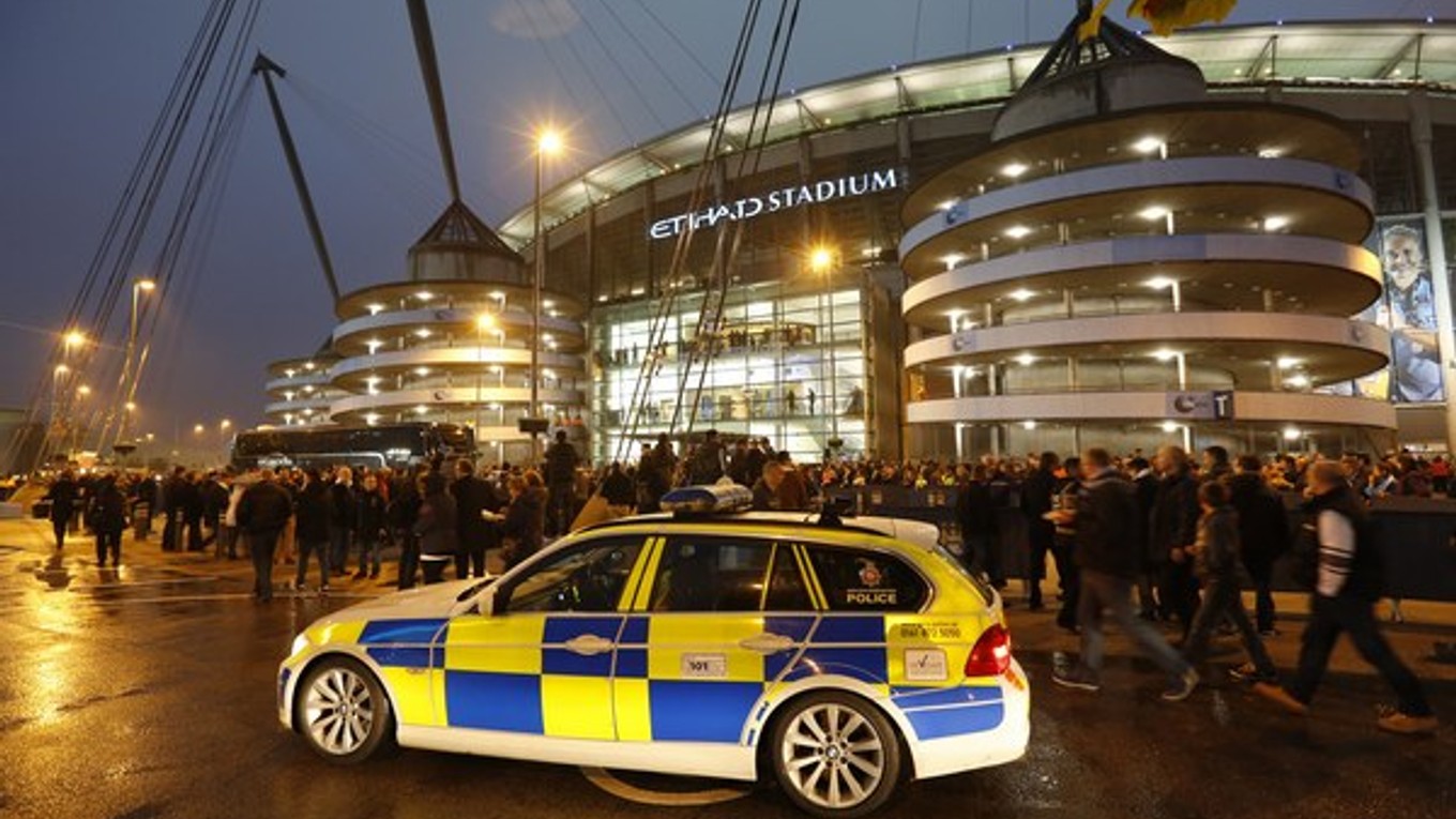 Ešte pred začiatkom stretnutia na Etihad Stadium došlo k roztržke medzi fanúšikmi Manchestru City a FC Sevilla.