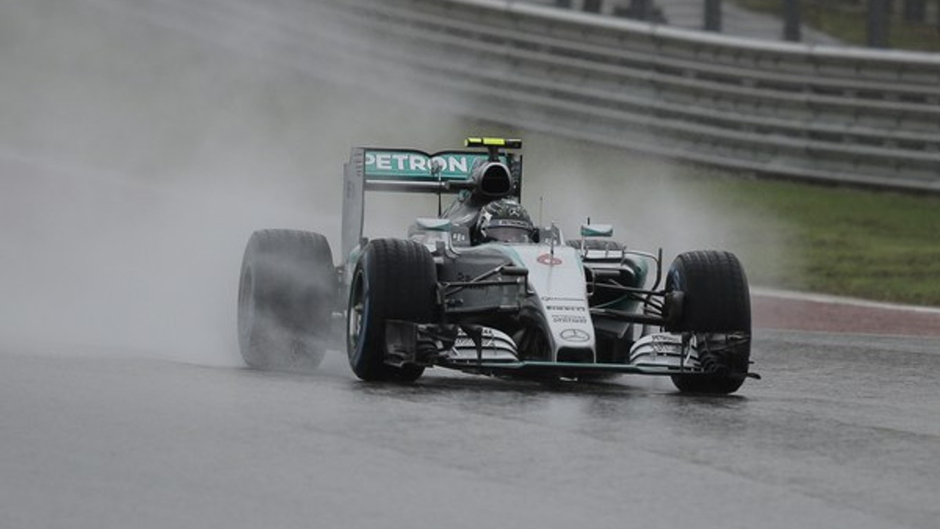 Nico Rosberg bol na mokrej trati najrýchlejší.