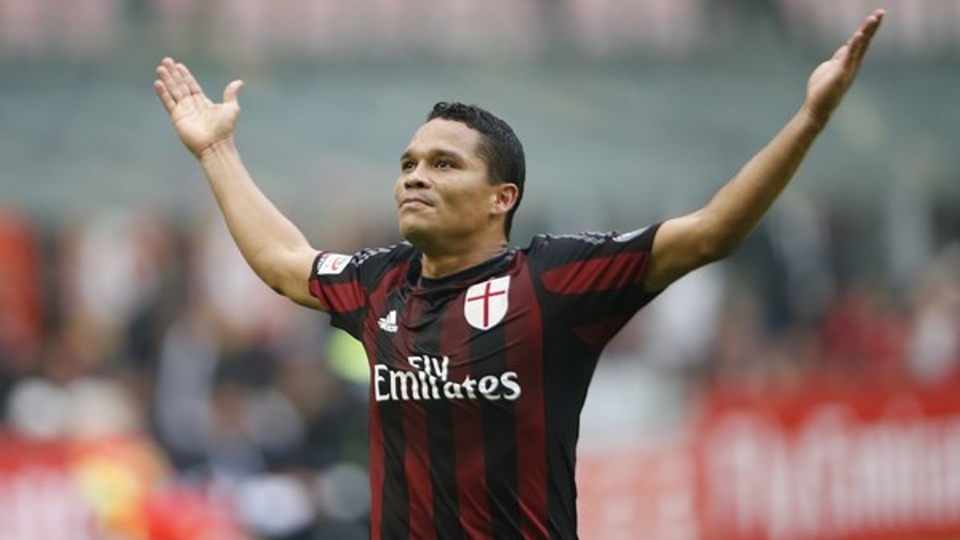 Jeden z gólov AC Miláno strelil Carlos Bacca.