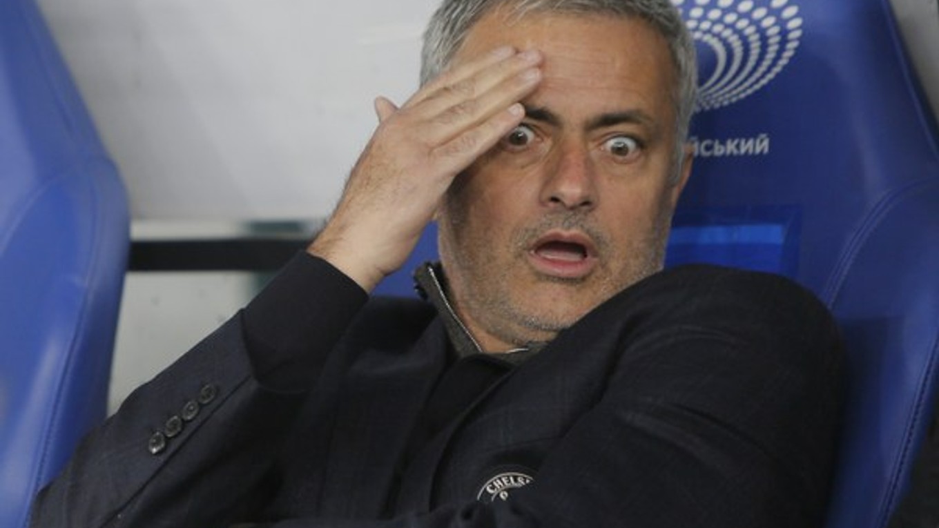 Joseho Mourinha rozhodca tiež v zápase s West Hamom vykázal z lavičky na tribúnu.