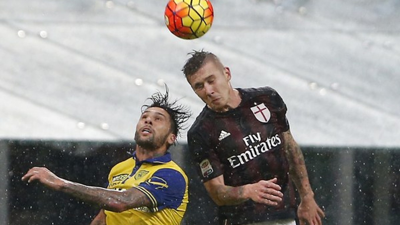 Juraj Kucka z AC Miláno (vpravo).