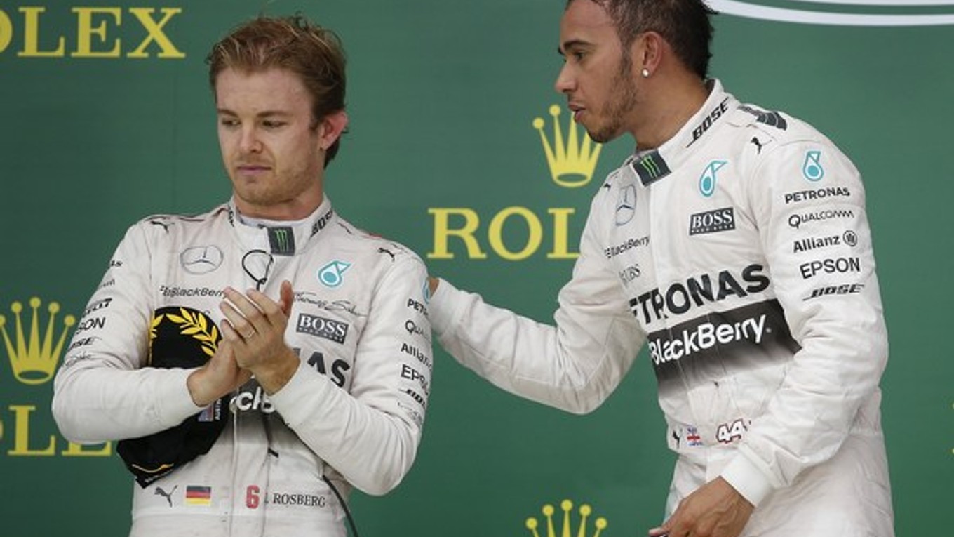 Nico Rosberg (vľavo) bol po Veľkej cene USA veľmi sklamaný.