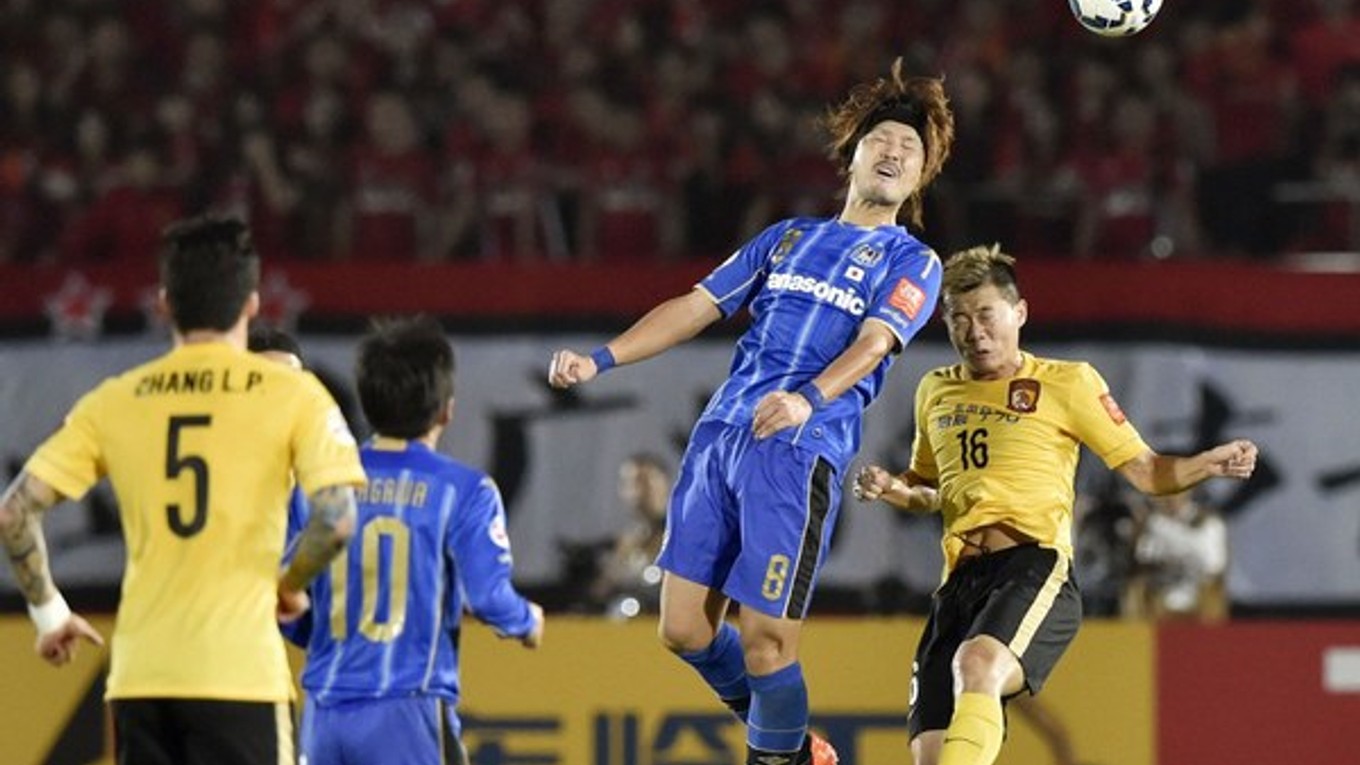 Futbalisti Guangžou (žlto-čierna kombinácia) môžu triumfovať aj v ázijskej Lige majstrov.