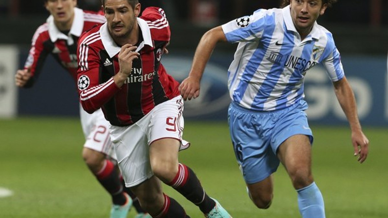 Brazílskeho útočníka (č.9) si fanúšikovia najčastejšie spájajú s pôsobením v milánskom AC.