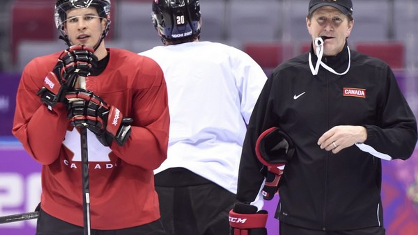 Sidney Crosby (vľavo) a Mike Babcock (vpravo).