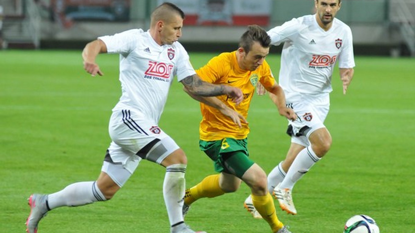 Miroslav Káčer (v strede) patrí medzi veľké talenty žilinského futbalu.