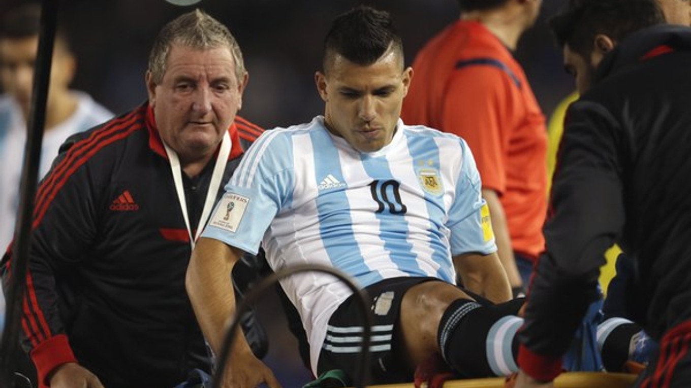 Sergio Agüero sa zranil počas reprezentačného súboja Argentíny s Ekvádorom.