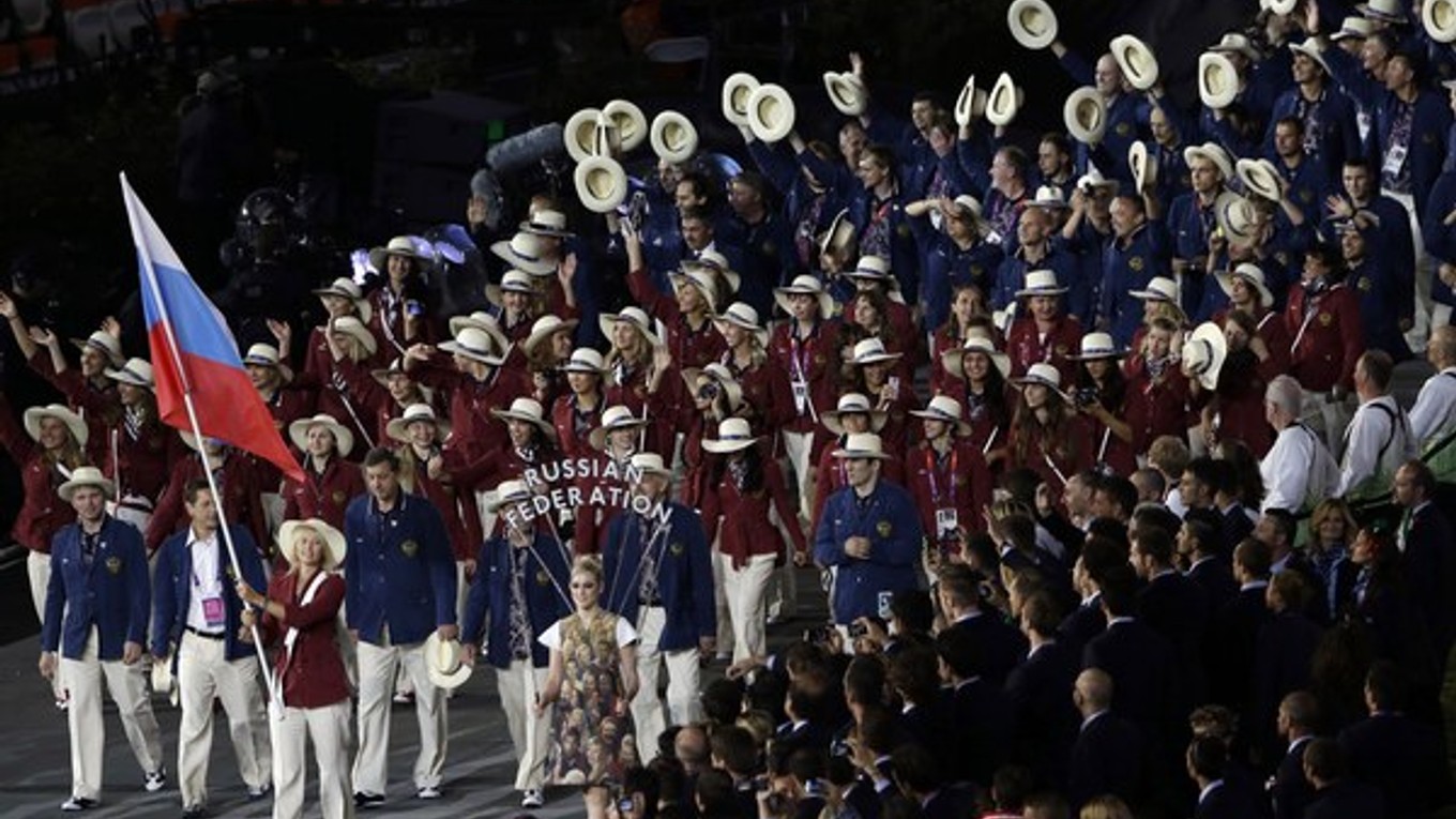 Takto pochodovali ruskí športovci počas otváracieho ceremoniálu olympijských hier v Londýne 2012. O rok v Riu de Janeiro môže byť ich výprava výrazne zredukovaná o atlétov.