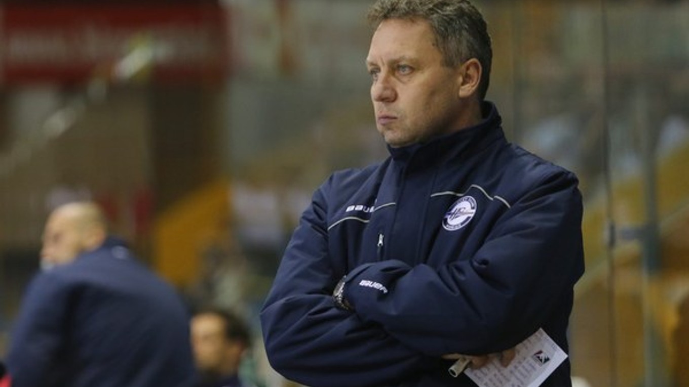 Tréner Karlových Varov Peter Oremus.