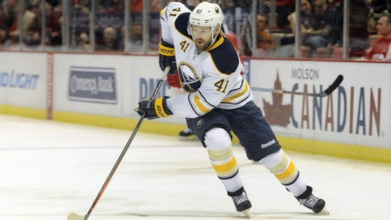 Andrej Meszároš strávil v NHL desať rokov. Pred príchodom do Novosibirsku si obliekal dres Buffala Sabres.