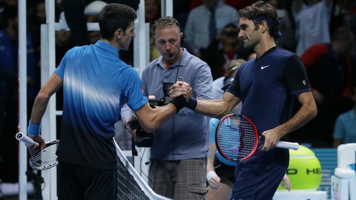 Postúpili obaja. Novak Djokovič, ako aj Roger Federer sa prebojovali v Londýne medzi najlepšiu štvoricu.